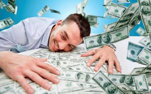 Перекинув комусь 500 гривень - прокинувся у СІЗО: нова схема шахраїв із банківськими картками: як не стати 