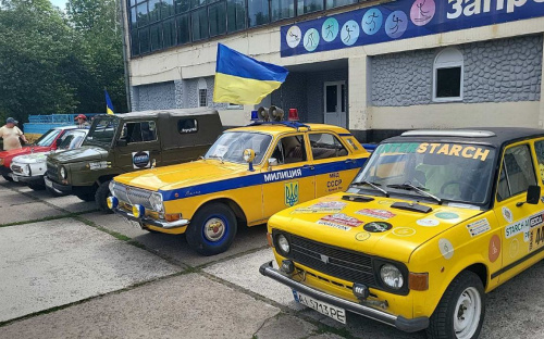 Класика на колесах: ретро-ралі у Жовтих Водах зібрало поціновувачів вінтажних авто та драйву