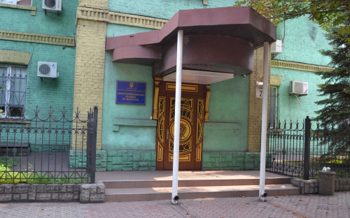 Вандалізм у Кам’янському: прокуратуру закидали яйцями й обписали гаражі - подробиці інциденту