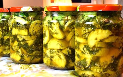 Гості думають, що це мариновані гриби: простий рецепт консервованих кабачків