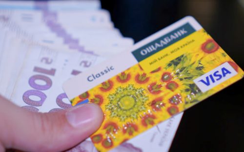 Банківські ліміти у квітні: як не «заморозити» свою картку та за що тепер доводиться доплачувати