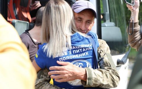 Довгоочікуване повернення: серед 103 звільнених з полону - 13 захисників з Дніпропетровщини