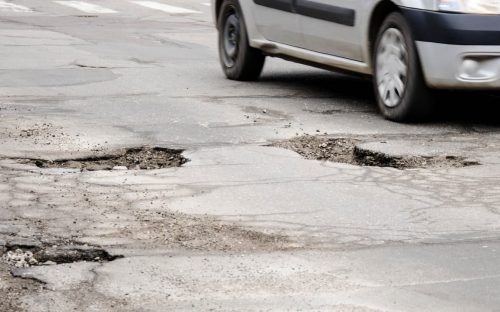 Ями замість асфальту: стан стратегічної траси між Кам’янським та Дніпром обурив мережу