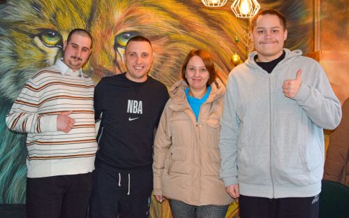 Відомий кухар з Кам'янського Вадим Бжезинський поділився кулінарними секретами з працівниками інклюзивної кав’ярні 
