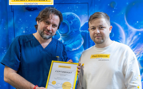 Лікарня Охматдит отримала сучасне нейрохірургічне обладнання від Фонду Ріната Ахметова