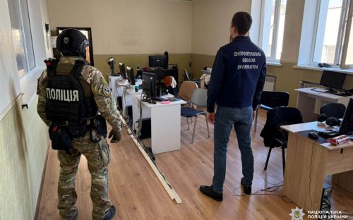 У Кам’янському затримали наркоугруповання, що керувало мережею кол-центрів - Нацполіція