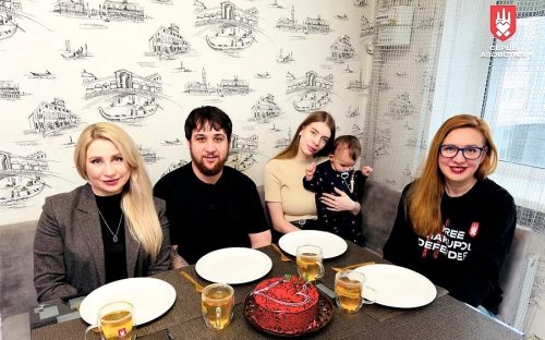 Родина захисника Маріуполя отримала у власність квартиру від проєкту «Серце Азовсталі»