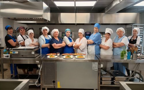 Нове меню та сучасний підхід: кухарі Кам'янського долучилися до реформи шкільного харчування