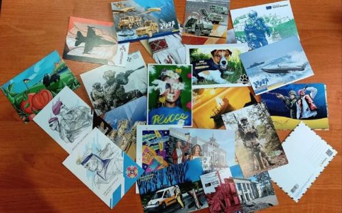 У бібліотеці Карнаухівки юні джентльмени відкривали історію України через поштові артефакти
