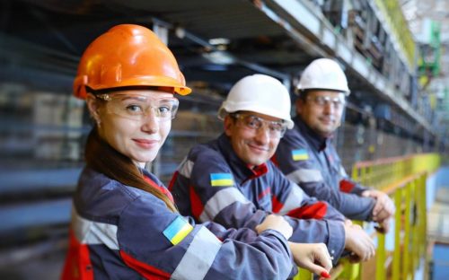 Як Метінвест допомагає молоді повернутися з-за кордону в Україну - дослідження LIGA.net