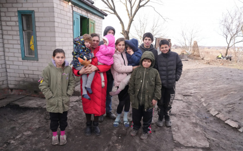 Сестра загиблого на війні військового прихистила на Дніпропетровщині п'ятьох його дітей