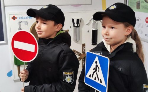 У П'ятихатках та Жовтих Водах для школярів провели заняття у мобільному класі безпеки