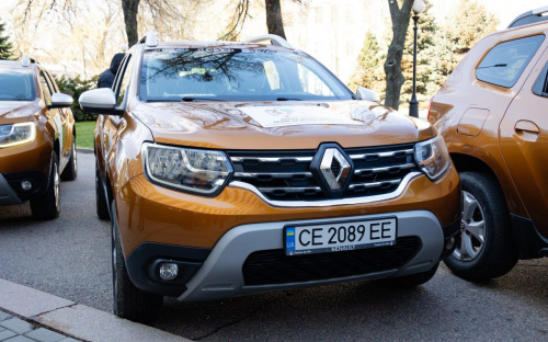 Соціальні працівники Дніпропетровщини отримали нові автівки від міжнародних благодійників