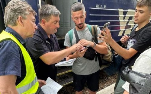 Укрзалізниця запроваджує обов’язкову верифікацію пасажирів через «Дія.Підпис»: тестовий запуск - з 1 серпня