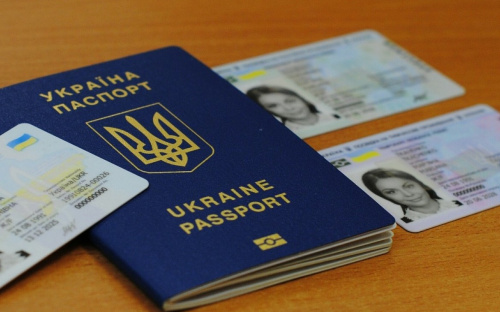 Українці зможуть швидше отримати нові паспорти: які умови та скількі коштує послуга