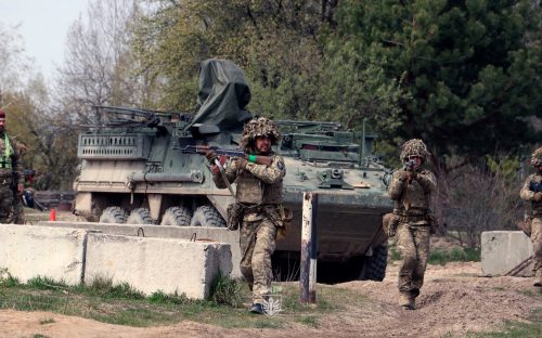 Коли чекати на вирішальні події на фронті: огляд прогнозів відомих аналітиків на літо 2026 року