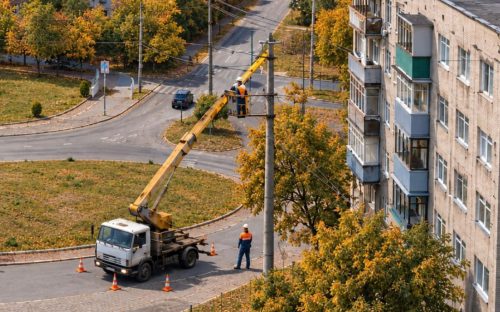 Без світла на весь день: у Кам’янському 9 та 10 жовтня вимкнуть електроенергію за десятками адрес - графік від ДТЕК