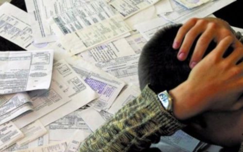 Борги за комуналку: скільки можуть законно утримати з пенсії та коли загрожує арешт майна