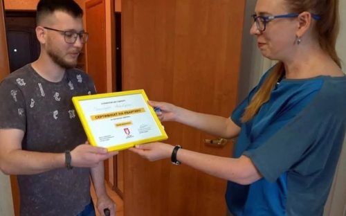 Фонд Ріната Ахметова надав квартиру військовому медику, який пройшов полон та обороняв Маріуполь