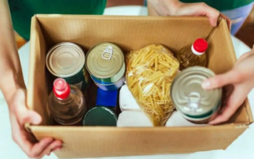 Переселенці Кам’янського району можуть отримати продуктові набори в Дніпрі: куди звертатися