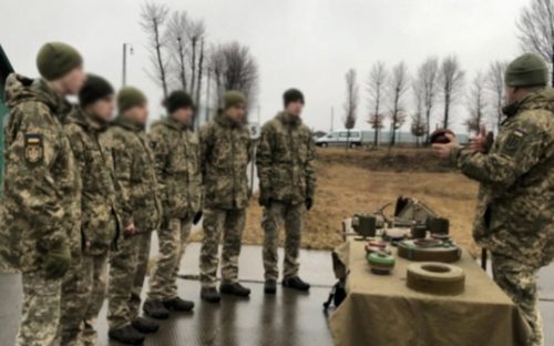 Військовий вишкіл зі школи: Міноборони впроваджує нову систему підготовки молоді
