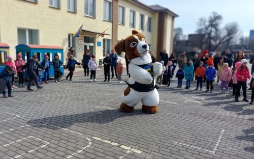 Патрон завітав до Центрального парку Кам'янського: канікули розпочалися з веселих конкурсів