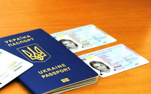 Чи обов’язково змінювати паспорт-книжечку на ID-картку - важлива інформація від міграційної служби