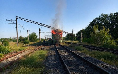Укрзалізниця масово змінює маршрути через Дніпропетровщину: як тепер курсують поїзди та де шукати трансфери