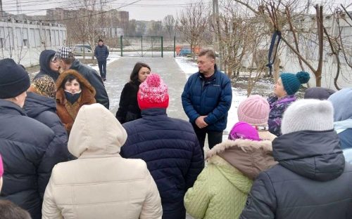 Шанс на новий старт: мешканцям модульного містечка у Кам'янському презентували можливості працевлаштування