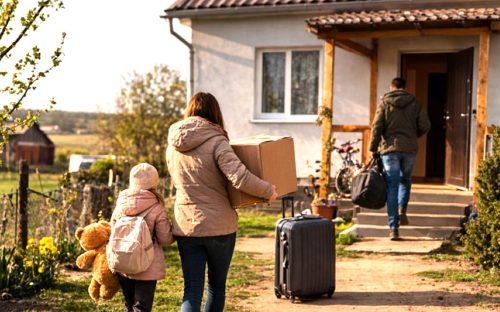 ВПО переселятимуть у сільські будинки: уряд готує нову програму для тисячі родин