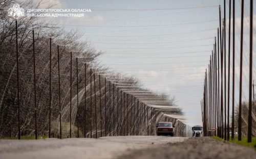 Сітки проти дронів: технологія, яка рятує життя на трасах Дніпропетровщини