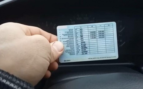 Міняти права доведеться всім: для українських водіїв підготували новий законопроєкт 8082