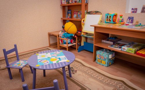 Відпочинок для батьків, розваги для малечі: кам'янський театр пропонує безкоштовну дитячу кімнату