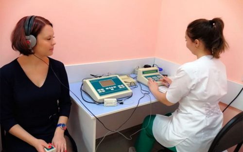 Більше не потрібно їхати до Дніпра: де та як у Кам’янському безкоштовно перевірити слух на сучасному обладнанні