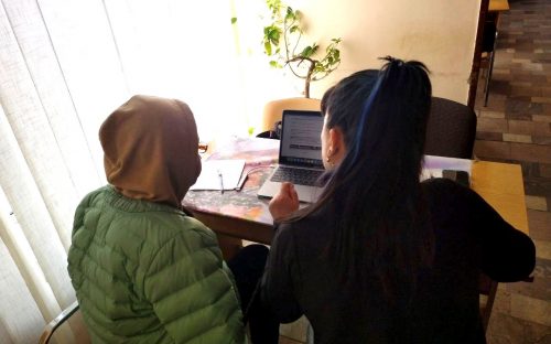 Цифрова освіта без меж: у Кам'янському люди старшого віку опановують комп'ютери та штучний інтелект