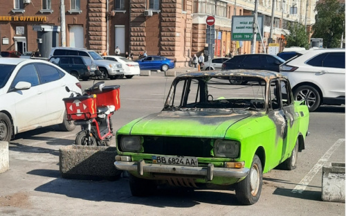 Історія порятунку згоріла: на парковці Дніпровського вокзалу знищено авто, що вивезло родину з окупації