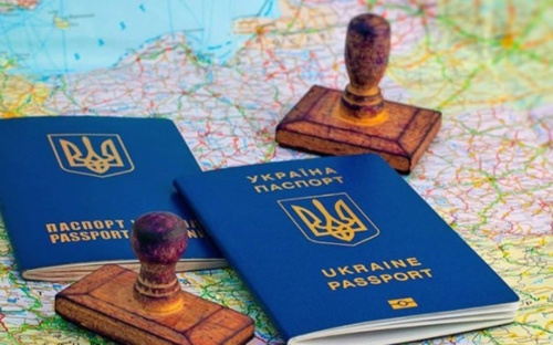 Правда чи міф: українці можуть мати два діючих закордонних паспорти - роз’яснення від МВС