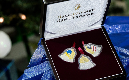 Срібні дзвоники на честь 