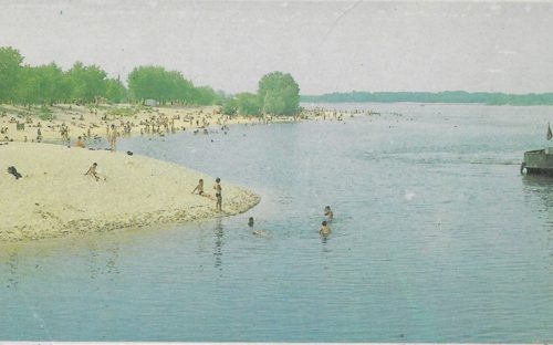 «Планета», «Бурнас» і круїзні гіганти: яким був міський пляж Кам’янського 50 років тому
