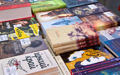 Уряд ухвалив програму «єКнига»: хто отримає 900 гривень на купівлю книг українською мовою
