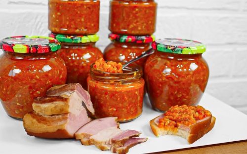Аджика з кабачка - пікантна закуска, яку можна подавати до м’яса, хліба або макаронів
