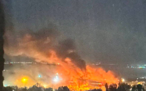 Ворожа атака на Кам’янське: російський дрон спричинив пожежу, вибито вікна у школі та багатоповерхівках
