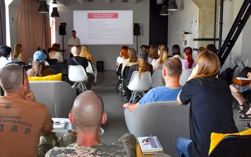 Знайти себе в цивільному житті: лекції з фінансової грамотності для ветеранів та ветеранок від ПУМБ за підтримки VETERAN HUB