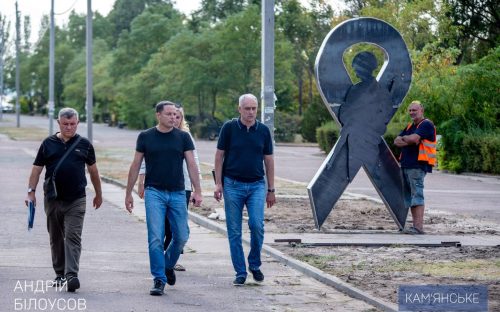 Силует воїна та мапа України: у Кам’янському облаштовують особливе місце для родин військових