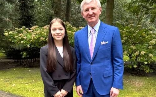 Історія, що торкає серце: Рінат Ахметов зустрівся з незламною Яною Степаненко -дівчиною, що надихає українців