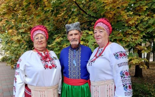 Тепло сердець і сила пісні: у Кам’янському відбувся захід “В усіх тисячоліттях і віках хай святиться слово Україна!”