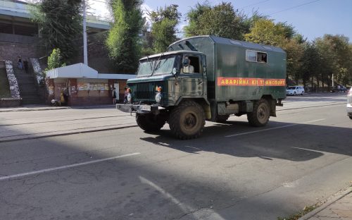 Ремонтні роботи на путях: комунальники Кам'янського активно працюють над усуненням проблем на маршрутах