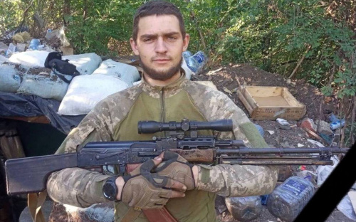 У Кам'янському в останню путь проводять героя, який загинув за свободу України