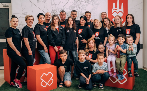 Понад чотири тисячі захисників Маріуполя отримали підтримку від проєкту Ріната Ахметова 