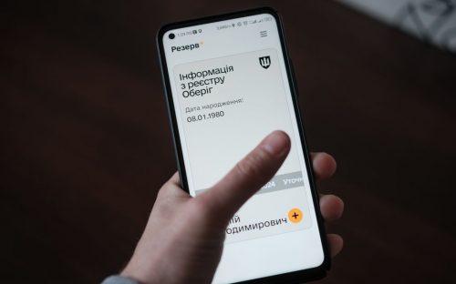 Оновив дані, але потрапив у розшук ТЦК: директор школи з Кам'янського буде судитися з 